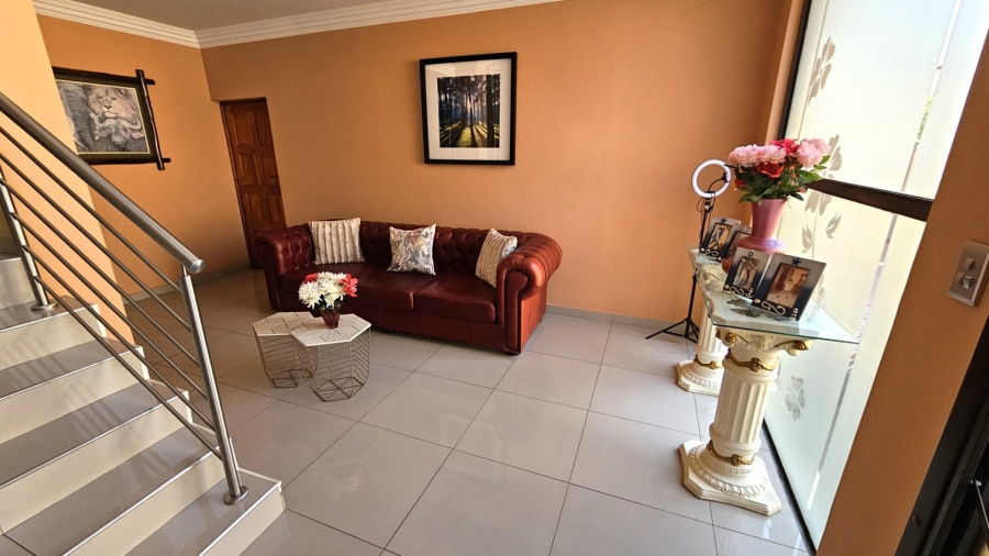 5 Bedroom Property for Sale in Melodie North West